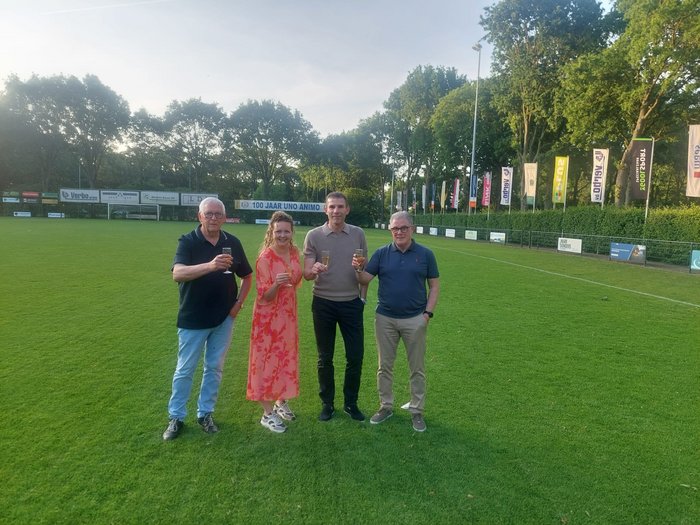 Van links naar rechts: penningmeester Harrie Daems, wethouder Suzan Mandemakers, voorzitter Henk van Rossum, secretaris Paul de Raad
